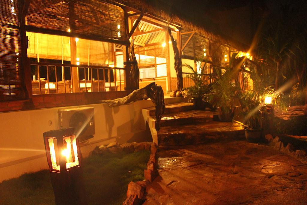 Ary'S Lagoon Bungalow & Hotel Karimunjawa Ngoại thất bức ảnh