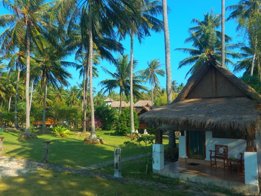 Ary'S Lagoon Bungalow & Hotel Karimunjawa Ngoại thất bức ảnh
